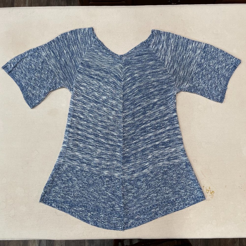 lightweight blue and white knit sweater tunic blouse top shirt